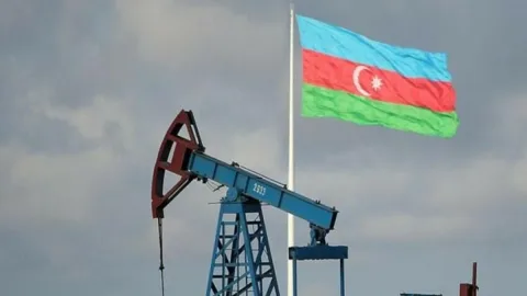 Azərbaycan nefti ucuzlaşdı