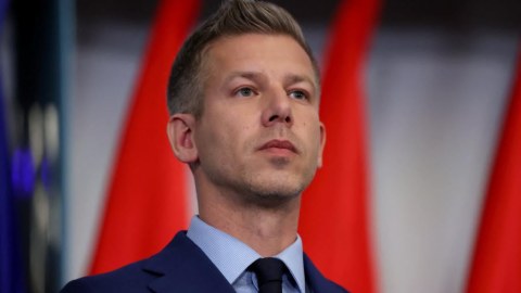 Macarıstanın yeni baş naziri Ukyanaya şərt irəli sürdü