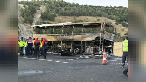 Türkiyədə avtobus&nbsp;yandı,&nbsp;8 nəfər öldü - FOTOLAR