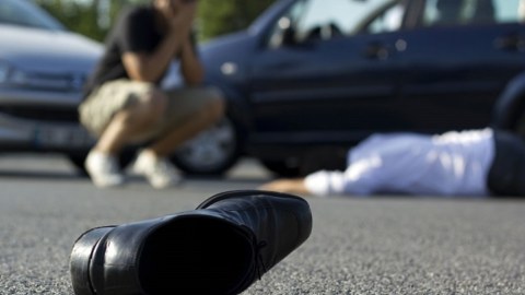 Lənkəranda avtomobil piyadanı vuraraq öldürüb