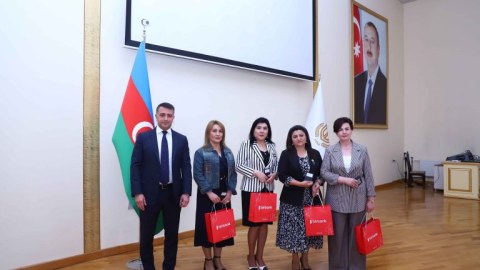 Təhsil işçilərinə TəhsilPlus kartları təqdim olunub - FOTO