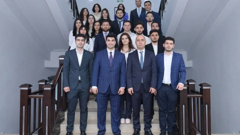 Nazir xaricdə təhsil almış&nbsp;məzunlarla görüşdü - FOTO