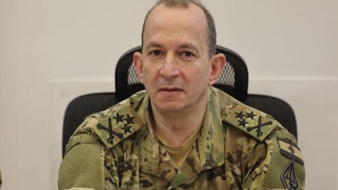 Livan ordusunun komandanı Pakistana getdi