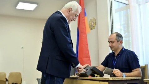 Ermənistan prezidenti səs verdi