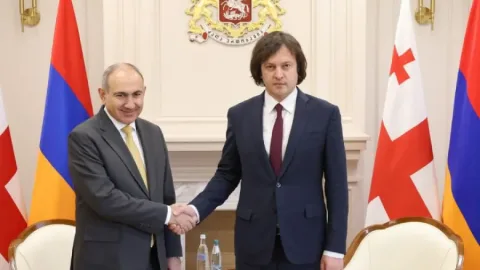 Kobaxidze Paşinyanı vaxtından əvvəl təbrik edib
