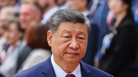 Çin lideri 8 ildən sonra Şimali Koreyaya gedib