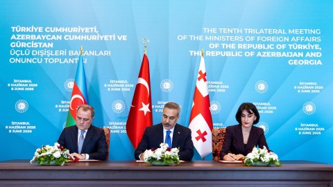 Ceyhun Bayramov İstanbul bəyannaməsini imzaladı