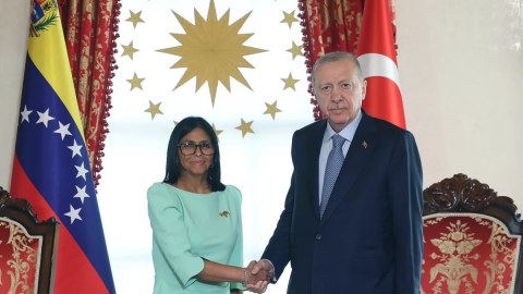 Ərdoğan&nbsp;müvəqqəti prezidentlə görüşdü