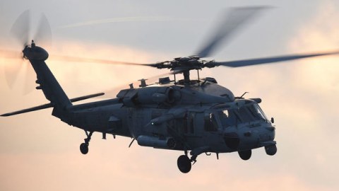 Hörmüzdə ABŞ hərbi helikopteri suya düşdü