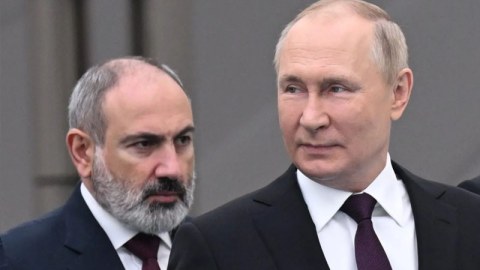 Putin Paşinyanı təbrik etməyə tələsmir