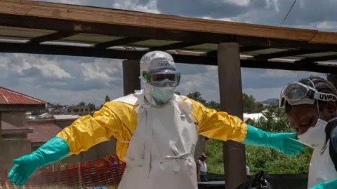 "Ebola"ya yoluxanların sayı 676-ya çatdı