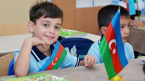 Azərbaycanda hər 6 nəfərdən biri məktəblidir - Yeni statistika