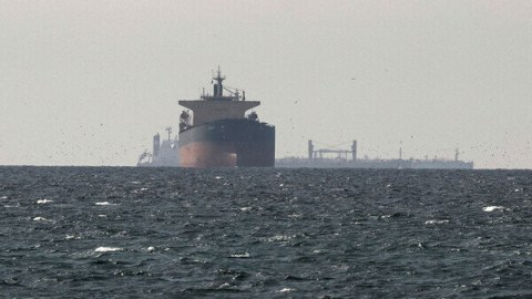 Oman sahillərində tanker zədələndi