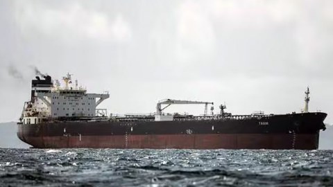 Britaniya Rusiyanın tankerini ələ keçirdi