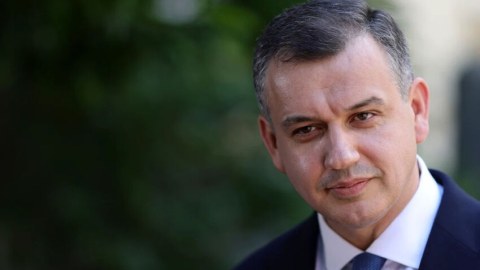 Rumıniyanın Baş naziri istefa verdi