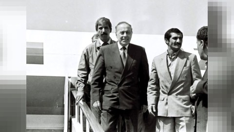 Elçibəy Heydər Əliyevə üç dəfə xüsusi təyyarə göndərmişdi - Bir şəklin tarixçəsi