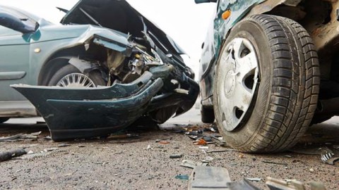 Salyanda iki "Mercedes" toqquşdu, 5 nəfər xəsarət aldı