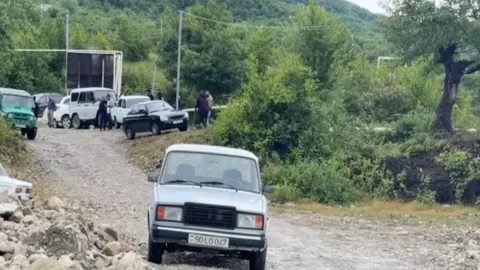 Şamaxının dağ kəndlərinə gedən yol bağlandı&nbsp;- VİDEO