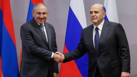 Paşinyan Moskvaya zəng etdi