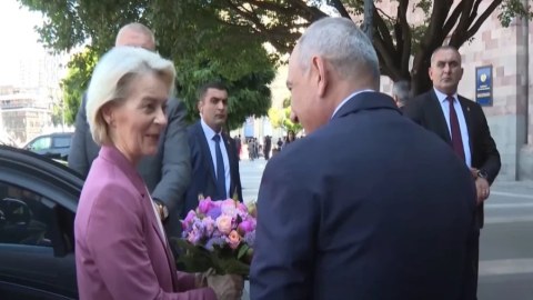 Paşinyan Leyenlə görüşdü