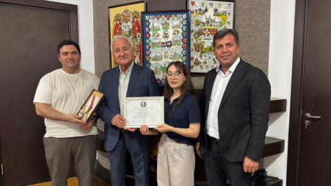 &ldquo;Firidun bəy Köçərli&rdquo; mükafatı Hikmət Əlizadəyə təqdim edilib
