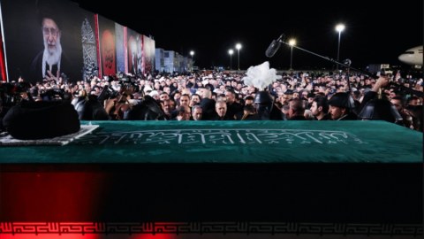 Xameneinin gecikən dəfni: İslamın hökmü nədir?