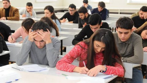 Maksimum bal yarışı: Abituriyentləri buna nə məcbur edir?
