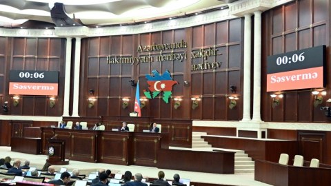 Deputatlar 22 məsələni müzakirə etmək üçün toplaşdı