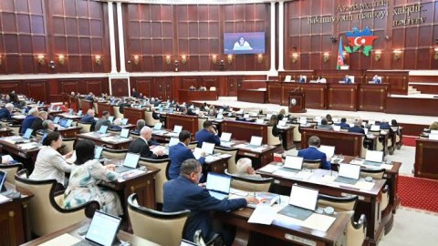 &ldquo;Kraudfandinq&rdquo; sözünə etiraz edildi - parlamentdə&nbsp;debat