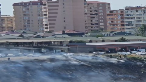 Bakıda açıq ərazidə yanğın