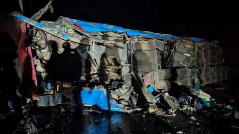 Avtobus qəzaya uğradı: 20 uşaq və məktəb direktoru öldü