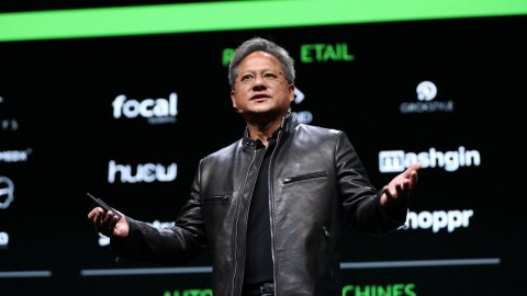 Nvidia rəhbərinin gödəkçəsi 960 min dollara satıldı