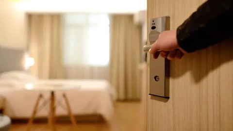 Bakıda hoteldən 10 min manatlıq oğurluq edildi