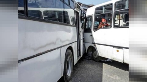 Bakıda&nbsp;iki avtobus toqquşdu - 20-dən çox yaralı var