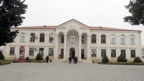 Teatrın direktoru işdən çıxdı - FOTO