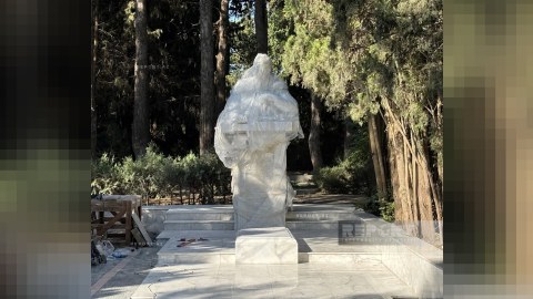 Elçinin Fəxri xiyabandakı qəbirüstü abidəsi hazırdır