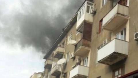 Nərimanovda 5 mərtəbəli bina yanır