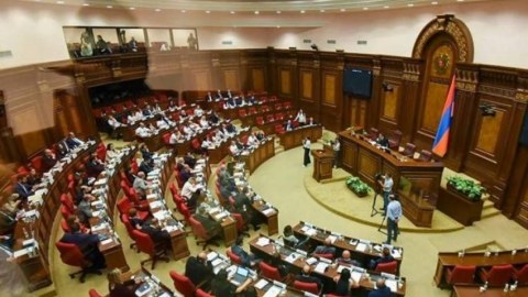 300 min azərbaycanlının qayıdışı Ermənistan parlamentində müzakirə olunub