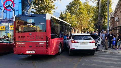 Gəncədə &ldquo;Baku Bus&rdquo;qəzaya düşdü - FOTO