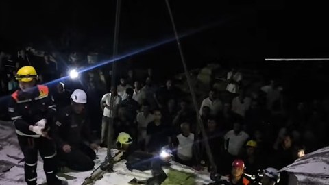 Bakıda mağazanın tavanı uçdu: qadın dağıntı altında qaldı - VİDEO