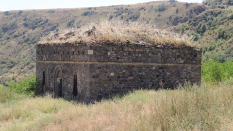 Azad edilmiş ərazilərdə 99 tarixi abidə ilə bağlı qərar verildi