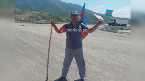 57 yaşlı veteran Bakıdan Qarabağa piyada GEDİB