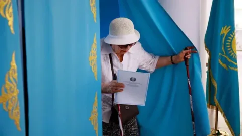Qazaxıstanda parlament seçkilərinin qalibi məlum oldu