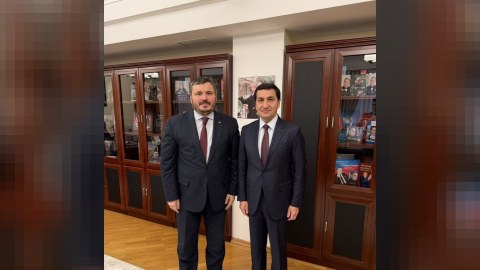 Ukrayna Hikmət Hacıyevi təltif etdi