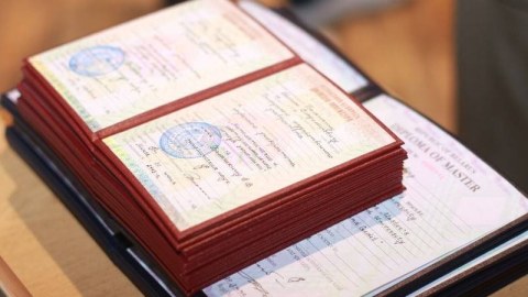 Universitetlər məzunlara diplomları pulnan verir? - Rəsmi cavab