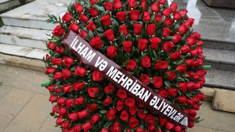 Prezident və Birinci xanım Xalq artistinin vida mərasiminə əklil göndərdi