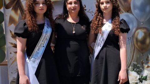 Əkiz bacılar eyni ixtisasa qəbul oldular