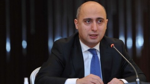 Emin Əmrullayevdən tələbə adını qazanan gənclərə TƏBRİK