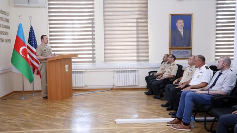 Azerbaijani servicemen learn English