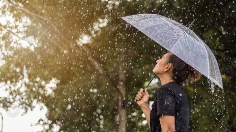 Temperatur enəcək, leysan yağış və dolu yağacaq